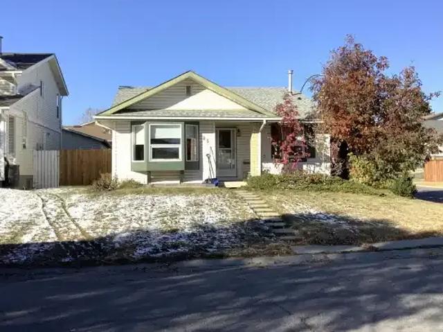3 Bedroom House Calgary AB 102846520