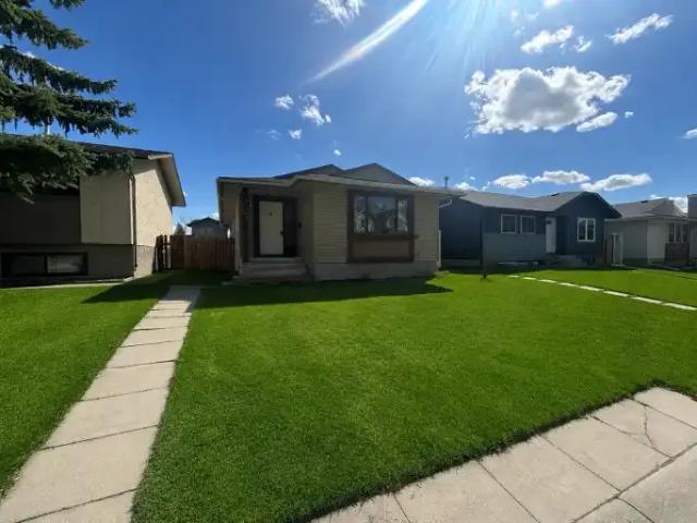 3 Bedroom House Calgary AB 102846251
