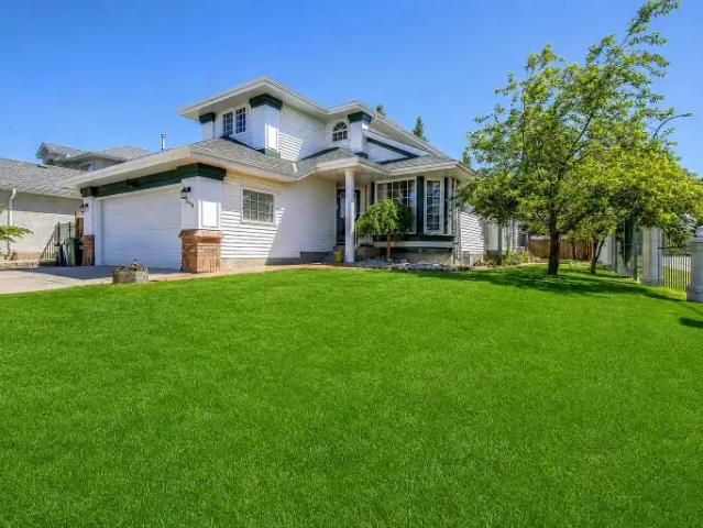 3 Bedroom House Calgary AB 102846261