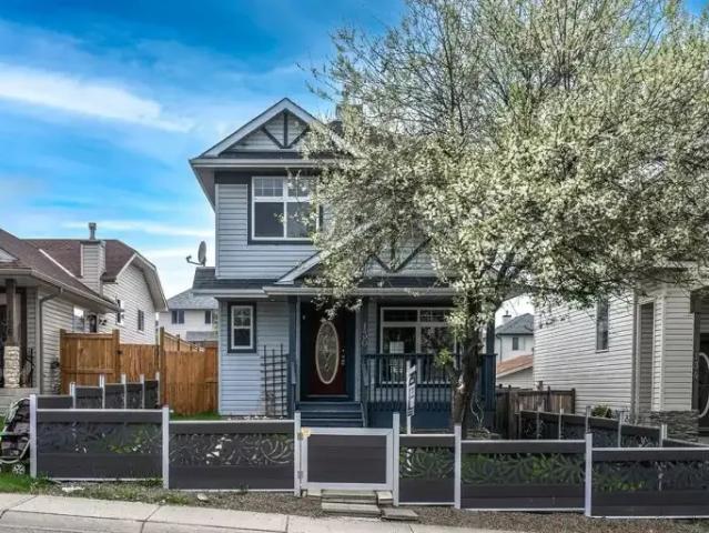 3 Bedroom House Calgary AB 102847141