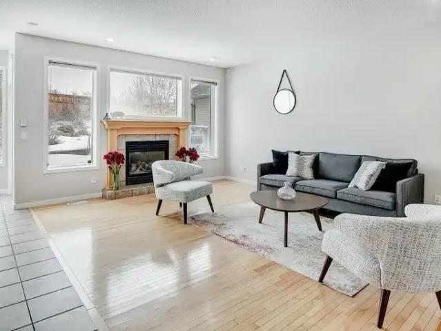 3 Bedroom House Calgary AB 102882979