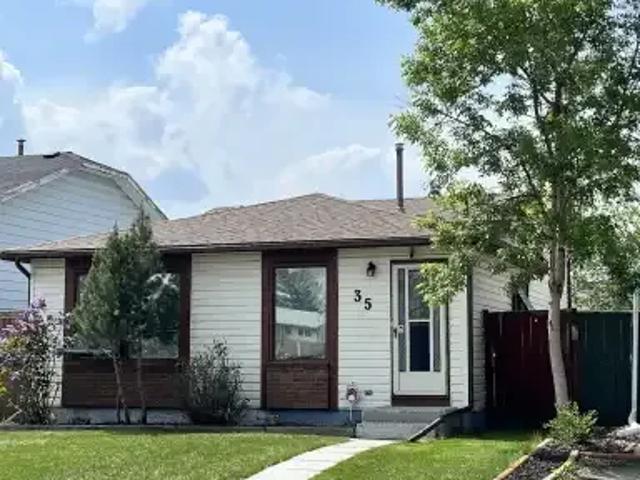 3 Bedroom House Calgary AB 102951479