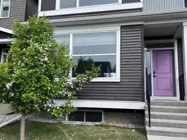 3 Bedroom House Calgary AB 102952052