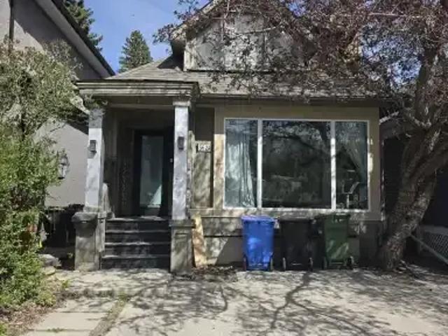 3 Bedroom House Calgary AB 102242801