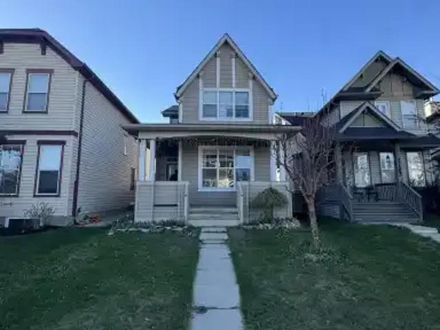 3 Bedroom House Calgary AB 102243040