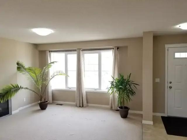3 Bedroom House Calgary AB 102243049