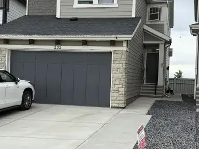 3 Bedroom House Calgary AB 102271913