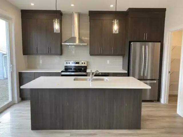 3 Bedroom House Calgary AB 102306303