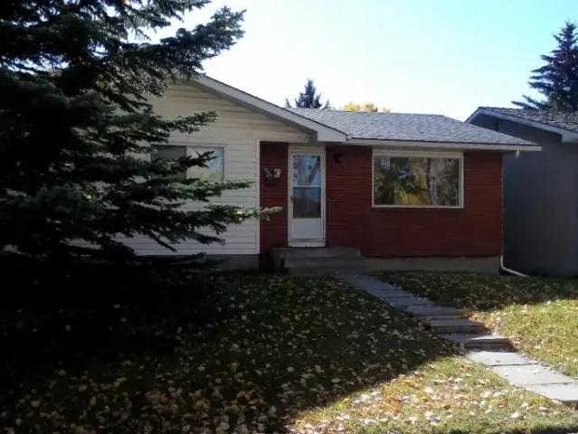 3 Bedroom House Calgary AB 103411055