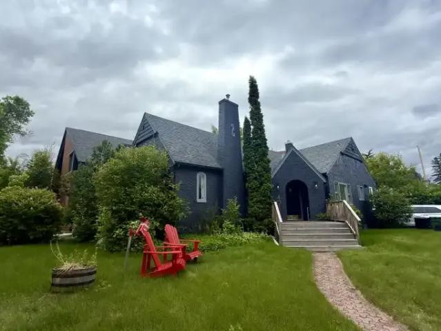 3 Bedroom House Calgary AB 103411236