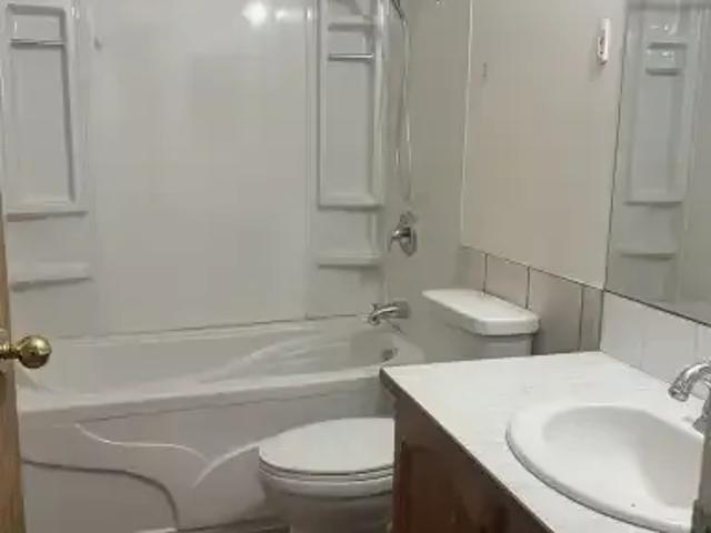 3 Bedroom House Calgary AB 103487296