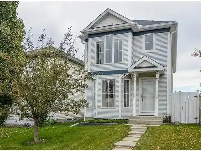 3 Bedroom House Calgary AB 103594356