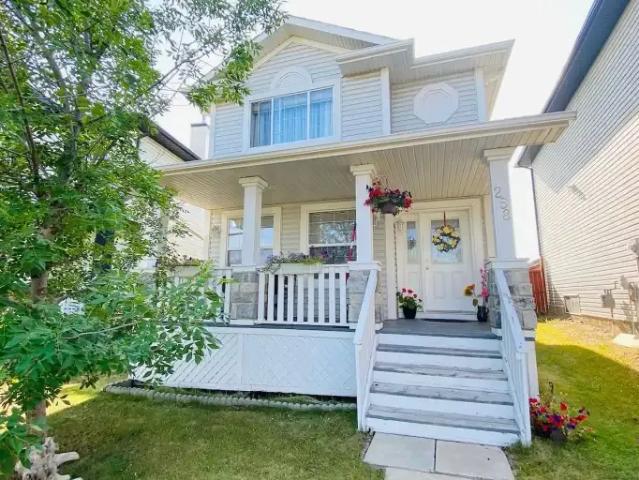 3 Bedroom House Calgary AB 103695113