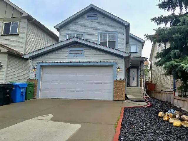 3 Bedroom House Calgary AB 103030676