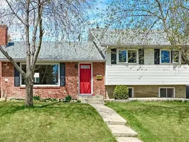 3 Bedroom House Calgary AB 103030706