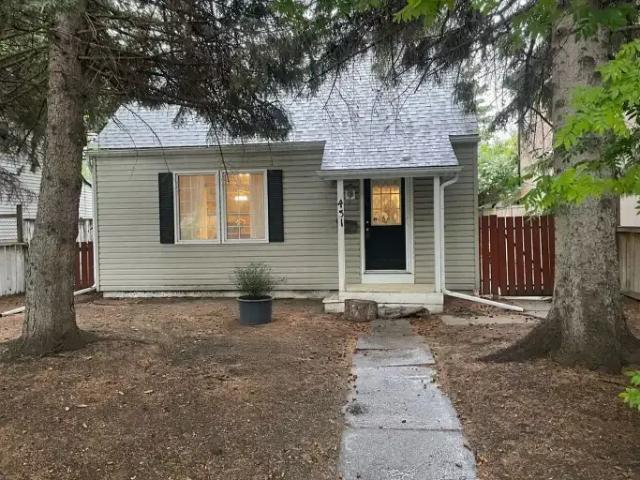 3 Bedroom House Calgary AB 103118570