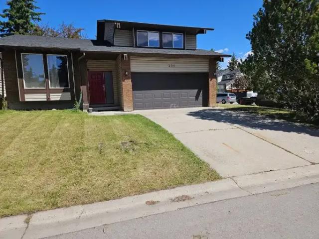 3 Bedroom House Calgary AB 103119048