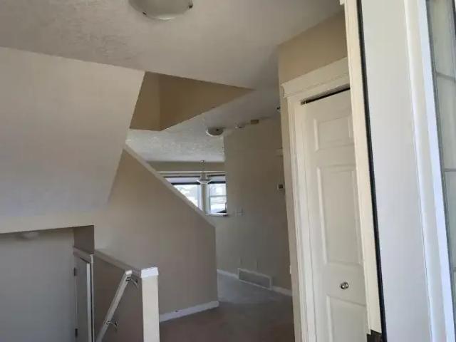 3 Bedroom House Calgary AB 103151559