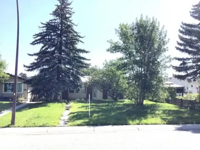 3 Bedroom House Calgary AB 103215817