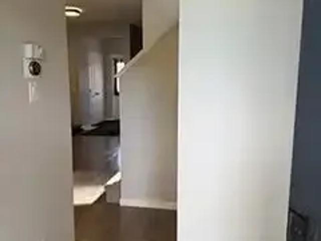 3 Bedroom House Calgary AB 103243603