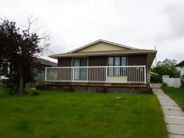 3 Bedroom House Calgary AB 103243619