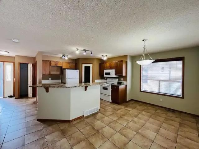 3 Bedroom House Calgary AB 103322657