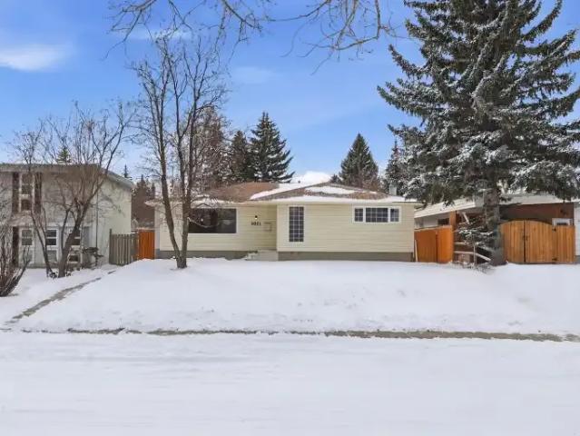 3 Bedroom House Calgary AB 103355467