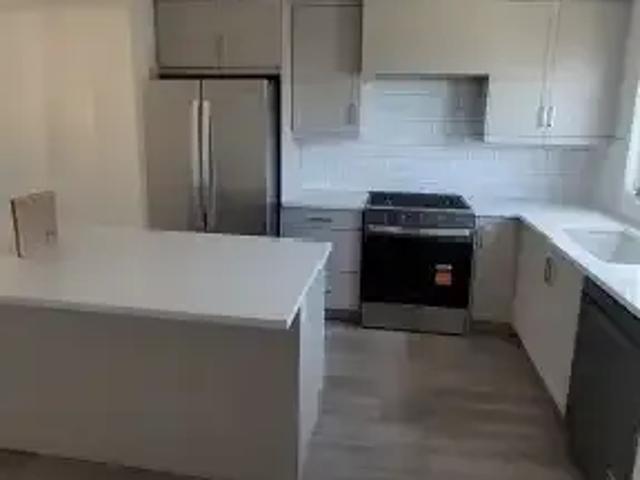 3 Bedroom House Calgary AB 103379966
