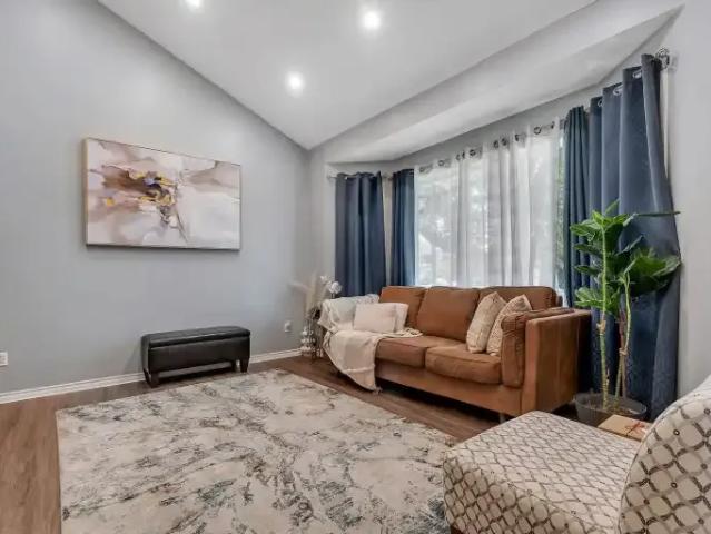 3 Bedroom House Calgary AB 104401589