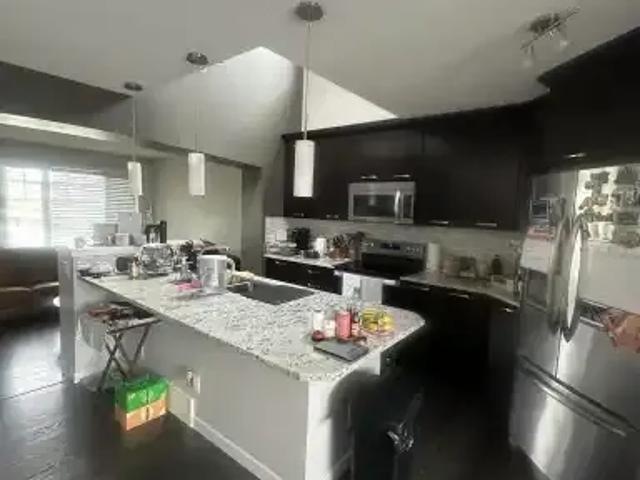 3 Bedroom House Calgary AB 104401382
