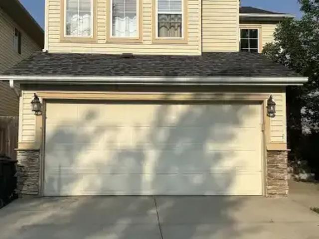3 Bedroom House Calgary AB 104433888