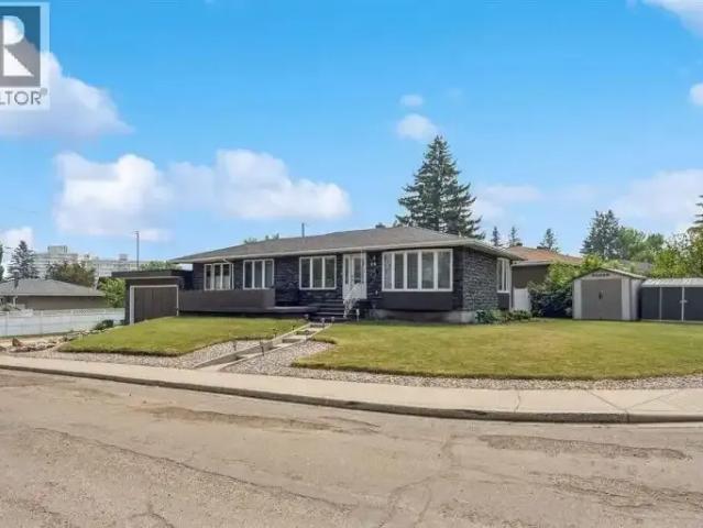 3 Bedroom House Calgary AB 104434090