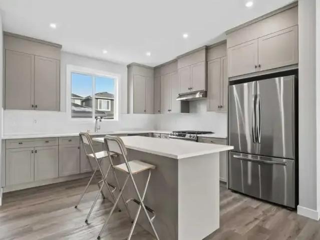3 Bedroom House Calgary AB 104506778