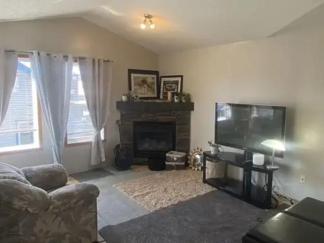 3 Bedroom House Calgary AB 104711444