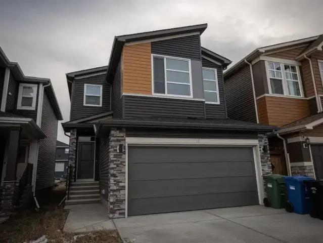 3 Bedroom House Calgary AB 104824658