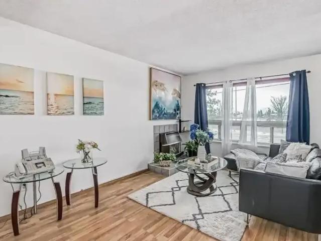 3 Bedroom House Calgary AB 104864362