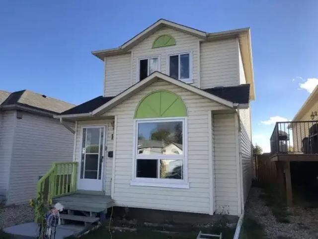 3 Bedroom House Calgary AB 104876824