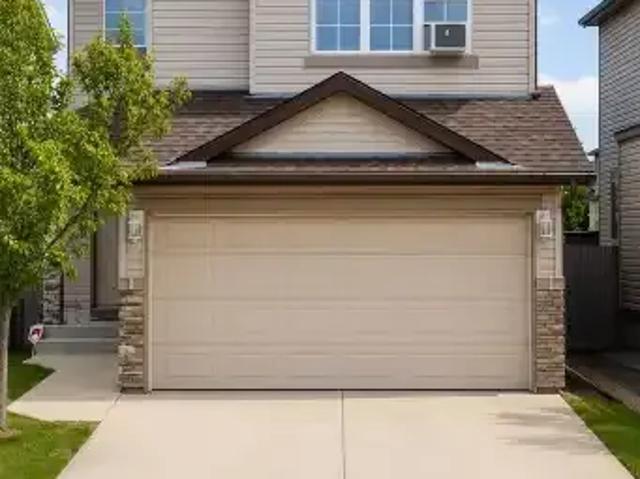 3 Bedroom House Calgary AB 104877033