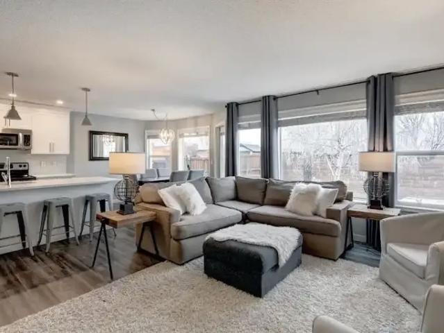 3 Bedroom House Calgary AB 104910108
