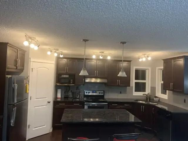 3 Bedroom House Calgary AB 104000144