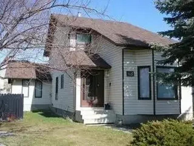 3 Bedroom House Calgary AB 104179562