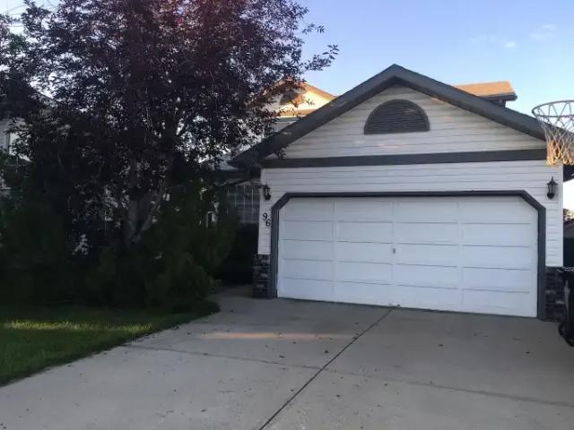 3 Bedroom House Calgary AB 104179740