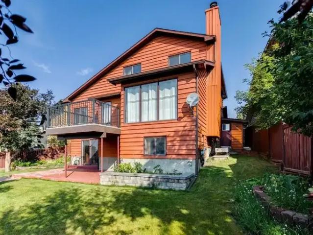 3 Bedroom House Calgary AB 104180524