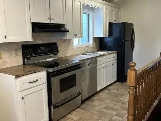 3 Bedroom House Calgary AB 104180904