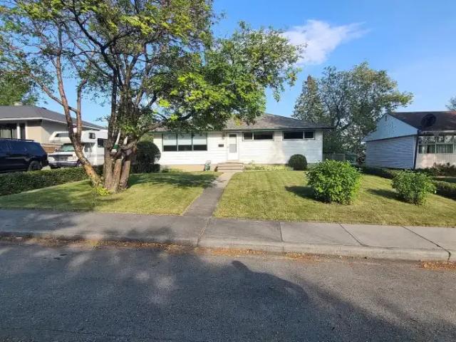 3 Bedroom House Calgary AB 104180290