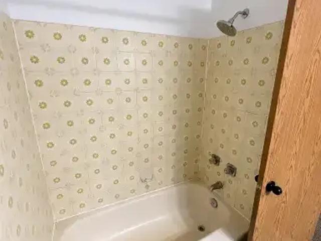 3 Bedroom House Calgary AB 104181702