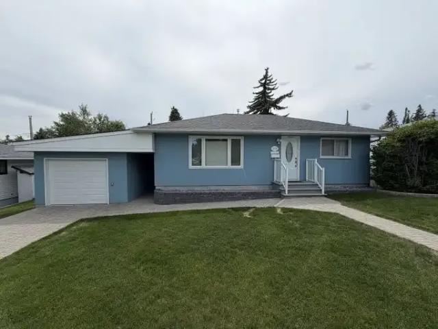 3 Bedroom House Calgary AB 104181806