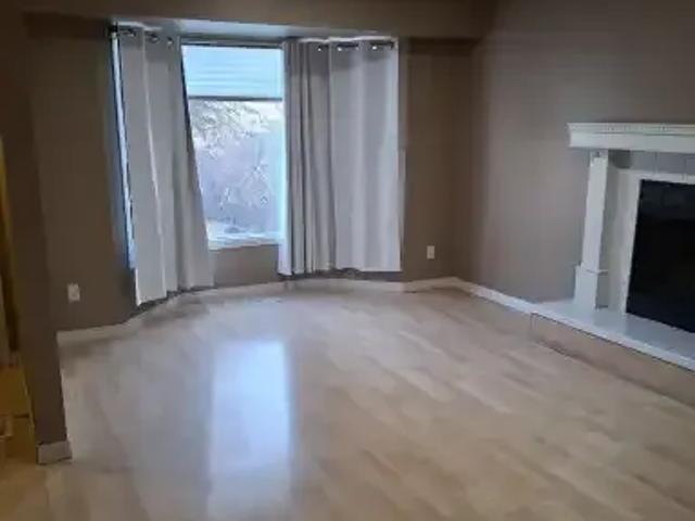 3 Bedroom House Calgary AB 104181160