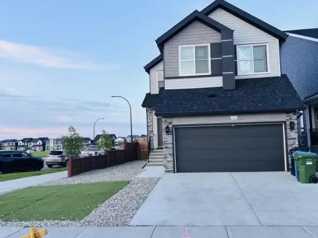 3 Bedroom House Calgary AB 104181235