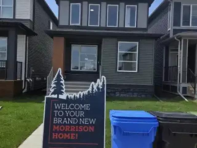 3 Bedroom House Calgary AB 104181318